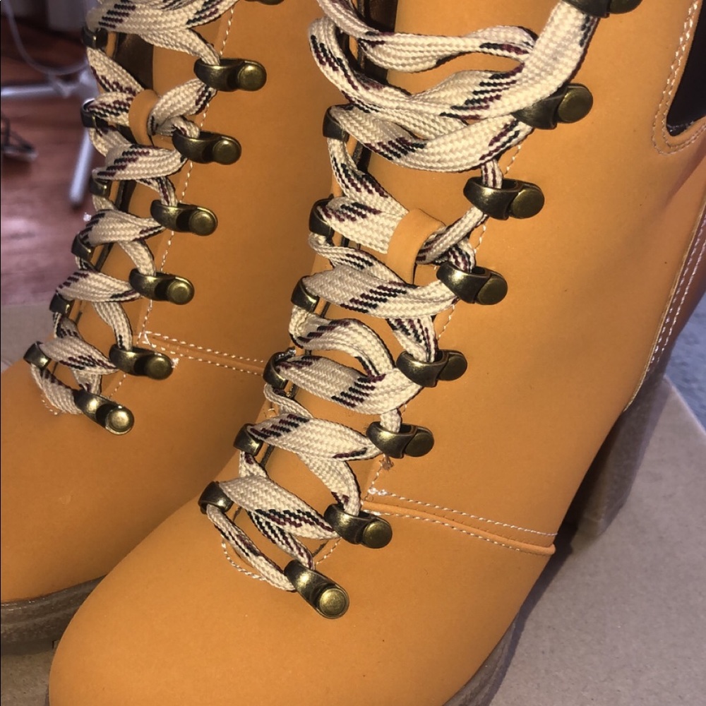 Women’s size 6 Tan boots